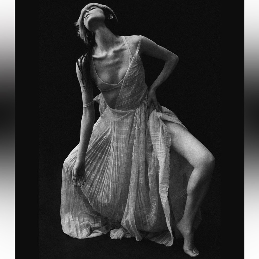 Paper Doll 👯‍♀️ - Picture 3 of 9